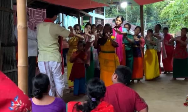 মহারাস উৎসবকে ঘিরে মৌলভীবাজারে মণিপুরী পাড়ায় উৎসবের আমেজ