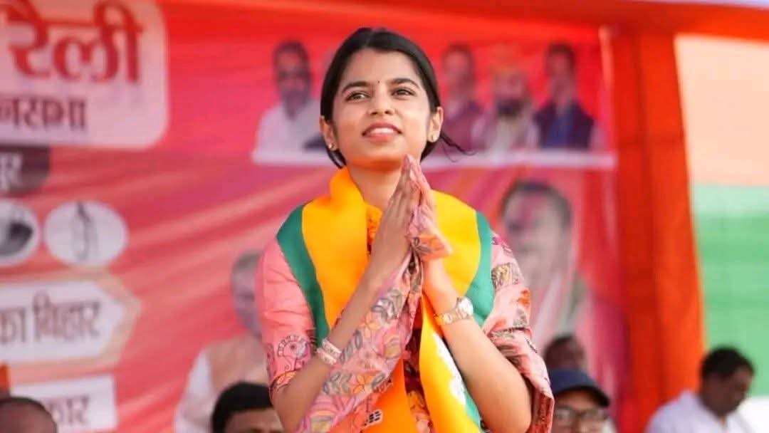 আলিনগর থেকে জিতে বিহারের সবচেয়ে কমবয়সি বিধায়ক মৈথিলী ঠাকুর