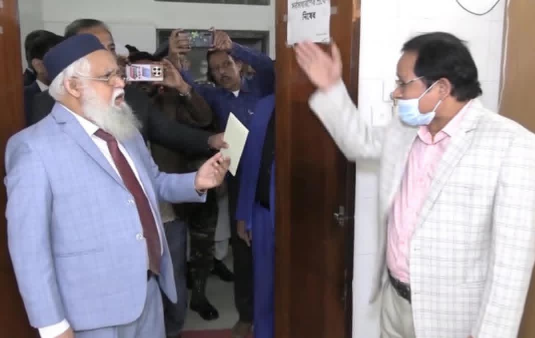স্বাস্থ্যের ডিজির সঙ্গে তর্কে জড়ানো ডা. ধনদেব বর্মনকে অব্যাহতি