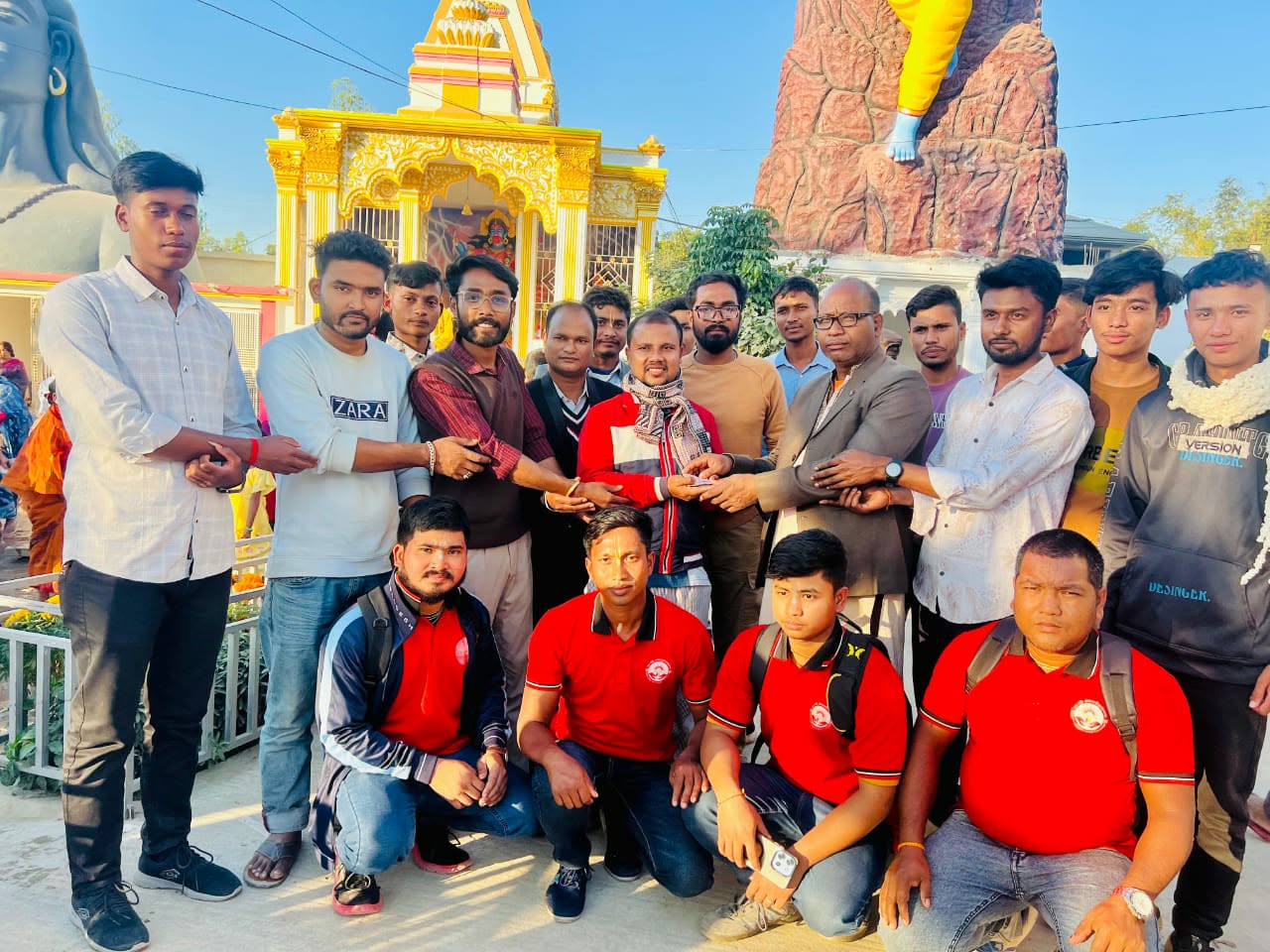 মন্দির উন্নয়নের জন্য ২৮ বস্তার অধিক সিমেন্টের এর সমমূল্যের অর্থ প্রদান করে এসএসএসএফ