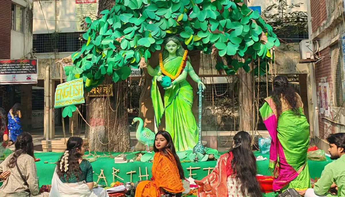 তৃতীয়বারের মতো সরস্বতী পূজায় পৌরহিত্যে জবি শিক্ষার্থী 'সমাদৃতা’