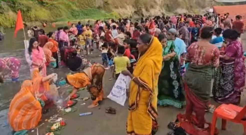 বান্দরবানে সাঙ্গু নদীর চরে গঙ্গা পূজা ও বারুণী স্নান অনুষ্ঠিত