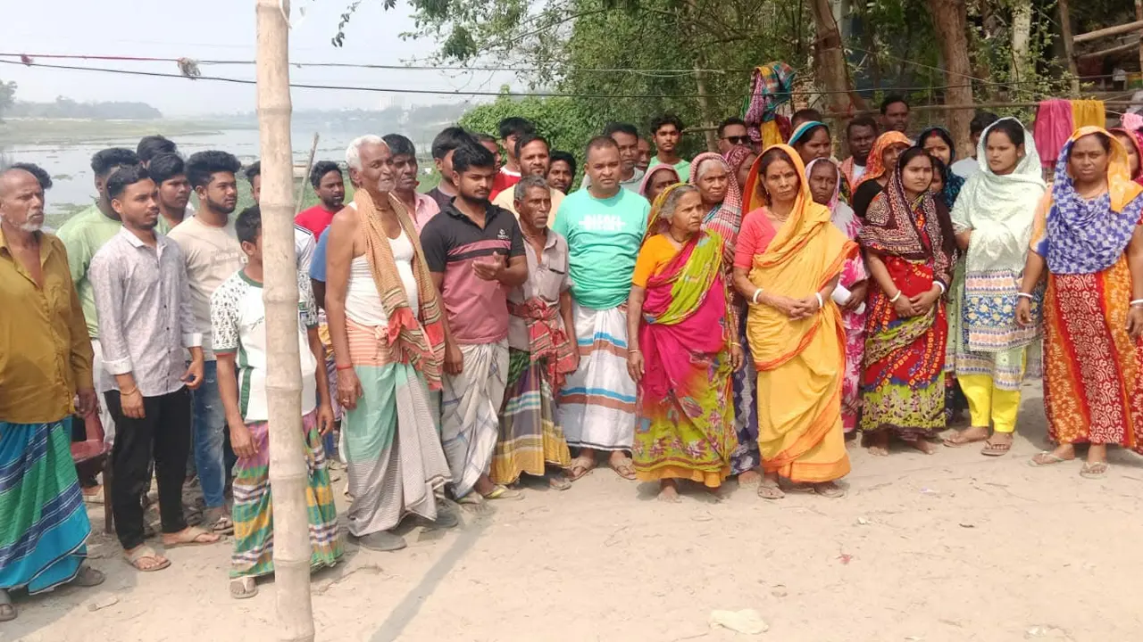 সাভারে উচ্ছেদের আতঙ্কে ৪২ সংখ্যালঘু হিন্দু পরিবার, প্রশাসনের হস্তক্ষেপ দাবি