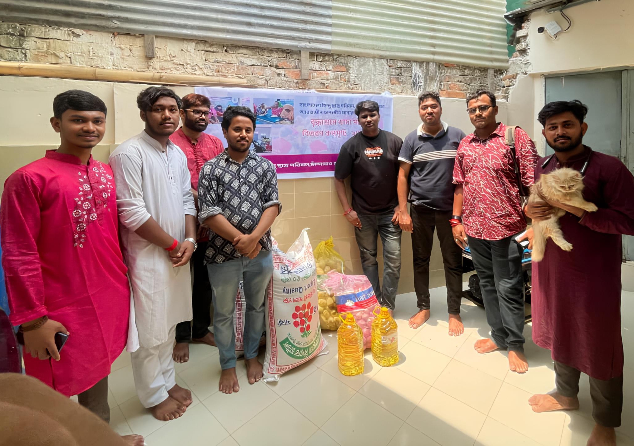 বাংলাদেশ হিন্দু ছাত্র পরিষদ চান্দগাঁও থানার উদ্যোগে বৃদ্ধাশ্রমে খাদ্যসামগ্রী বিতরণ