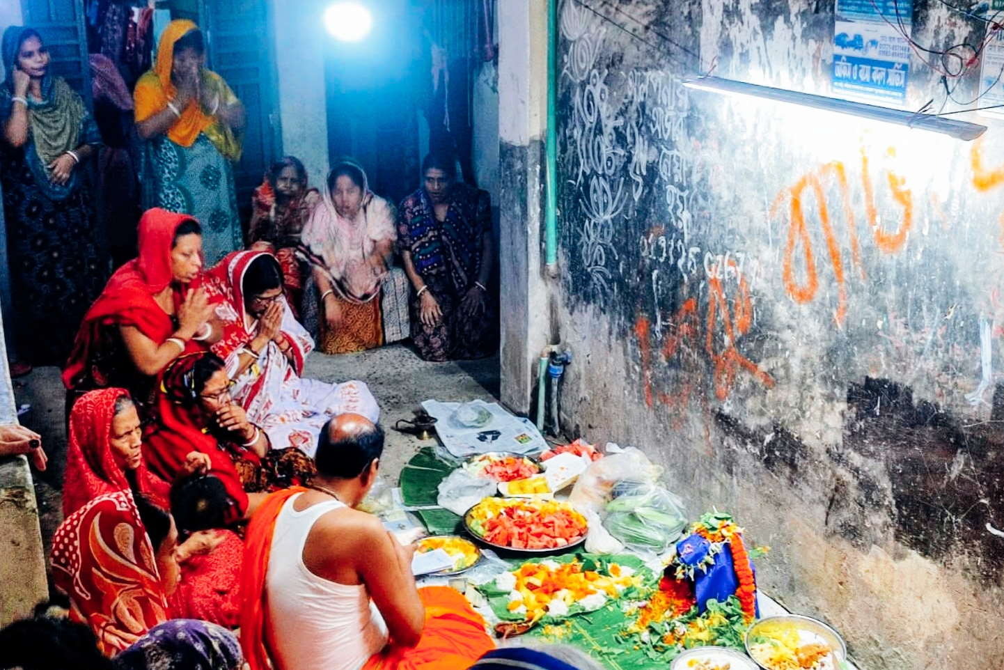 সদরঘাট সার্বজনীন পূজা উদযাপন পরিষদের আয়োজনে ১৪৩৩ বঙ্গাব্দে শ্রী শ্রী শনি পূজা অনুষ্ঠিত