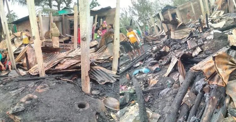 টেকনাফের জেলেপাড়ায় অগ্নিকাণ্ডে ১৮ ঘর পুড়ে ছাই, আহত কয়েকজন