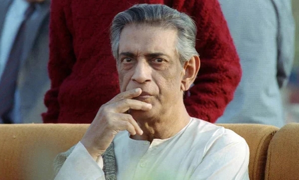 আজ কিংবদন্তি চলচ্চিত্র নির্মাতা ও সাহিত্যিক সত্যজিৎ রায়ের ১০৫তম জন্মবার্ষিকী