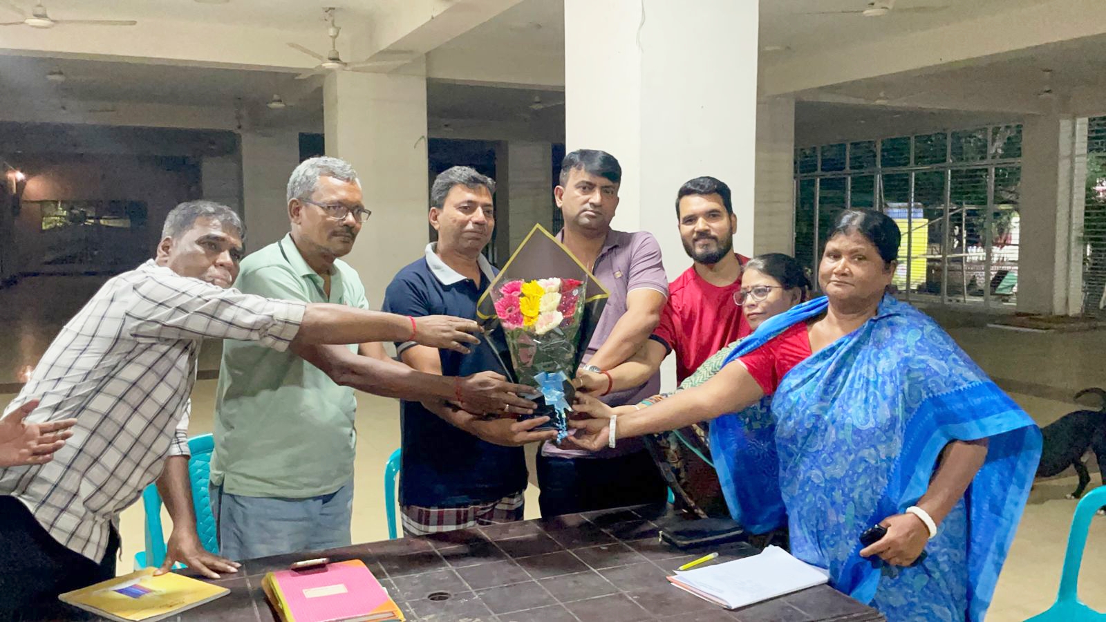 ফুলেল শুভেচ্ছায় বিদায়ী কমিটিকে বরণ ঢাকেশ্বরী মাতৃসেবা সংঘের