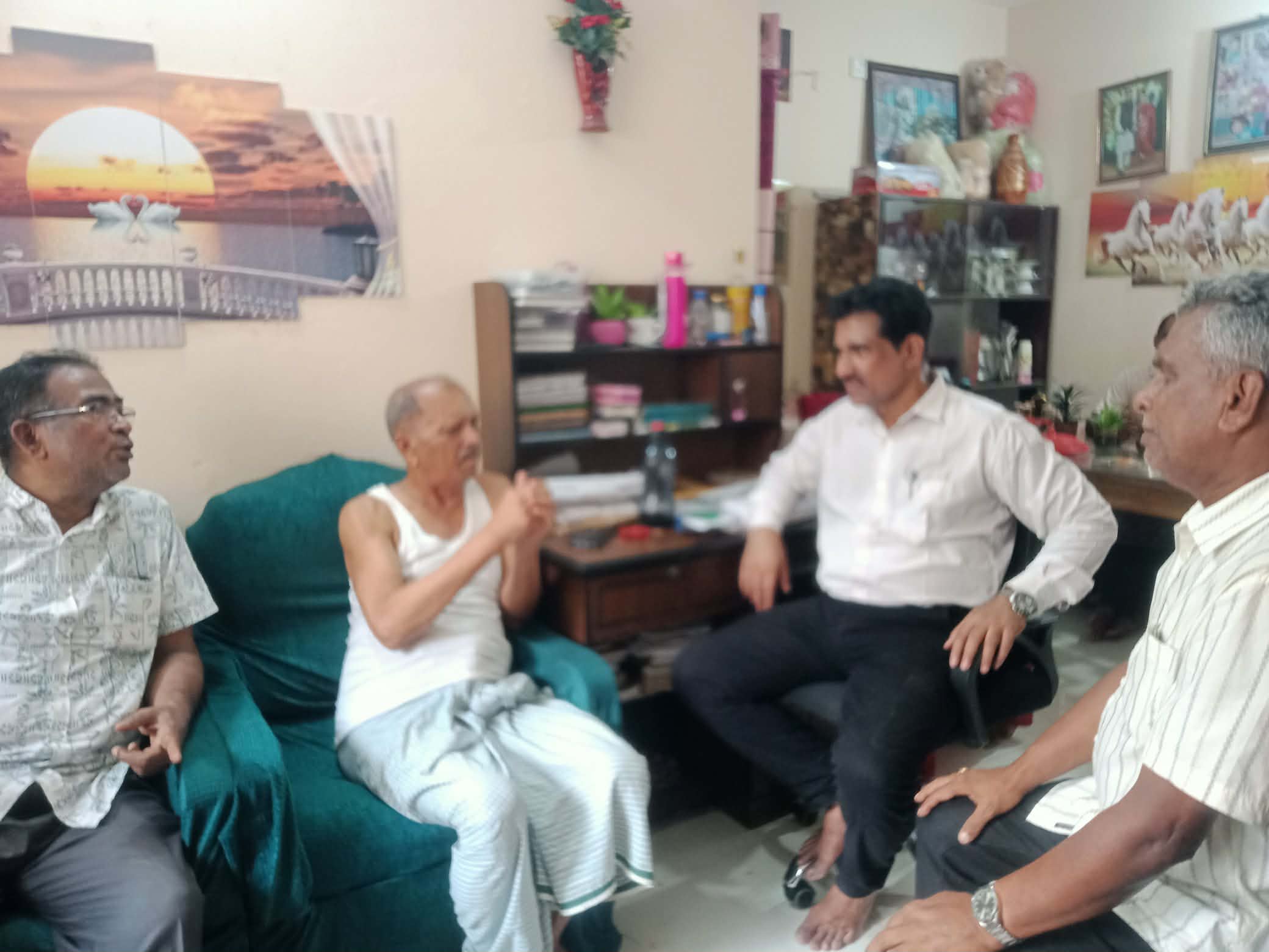 সুনীল চন্দ্র ঘোষের পাশে পূজা উদযাপন পরিষদের কেন্দ্রীয় ও জেলা নেতৃবৃন্দ