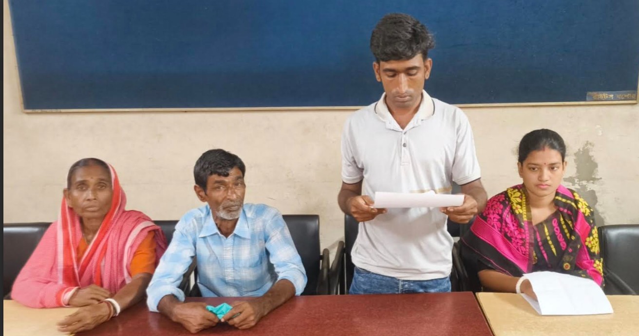 যশোরে হিন্দু পরিবারের জমি দখল ও উচ্ছেদের অভিযোগ, সংবাদ সম্মেলনে বিচারের দাবি