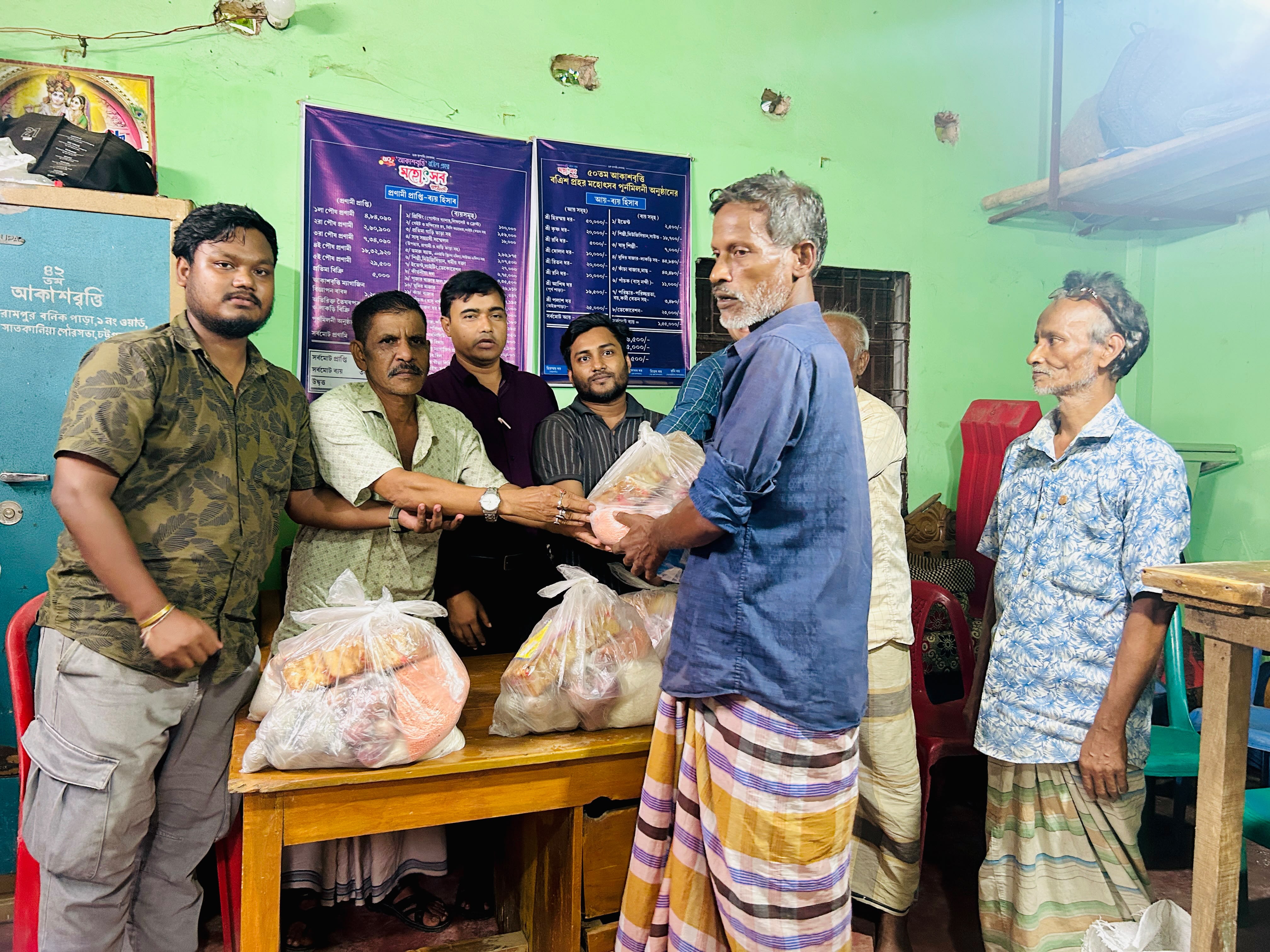 রথযাত্রার আয়োজন স্থগিত রেখে বন্যার্তদের পাশে ‘বর্ণ সংঘ’