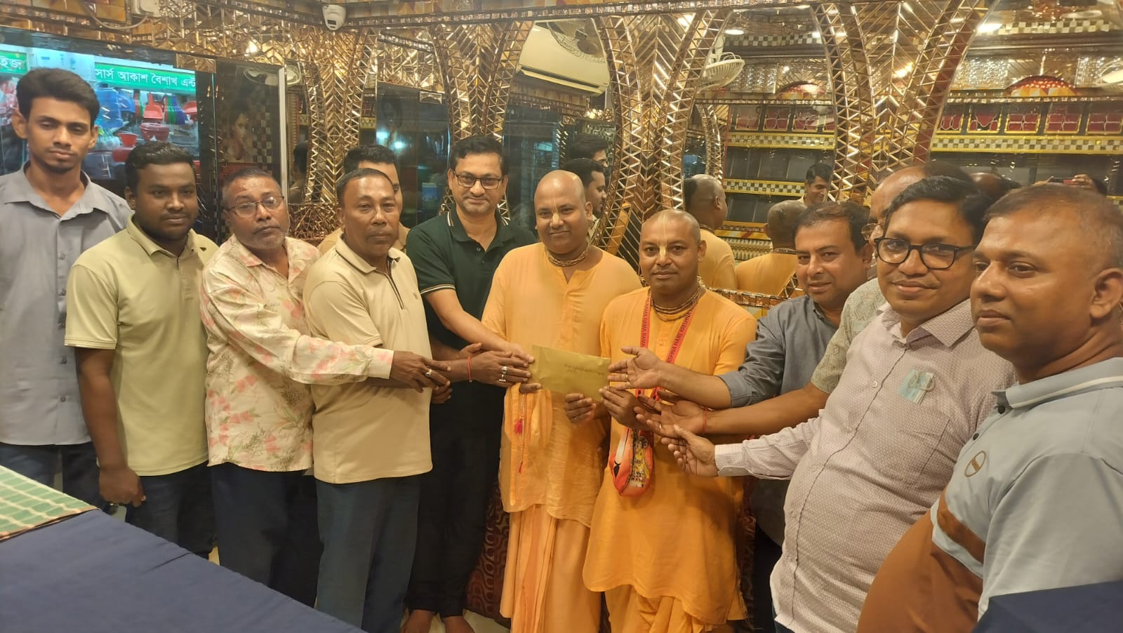 বন্যার্ত মানুষের পাশে জন্মাষ্টমী উদযাপন পরিষদ, দুর্গাপূজা পরিষদ ও সনাতনী সমাজ