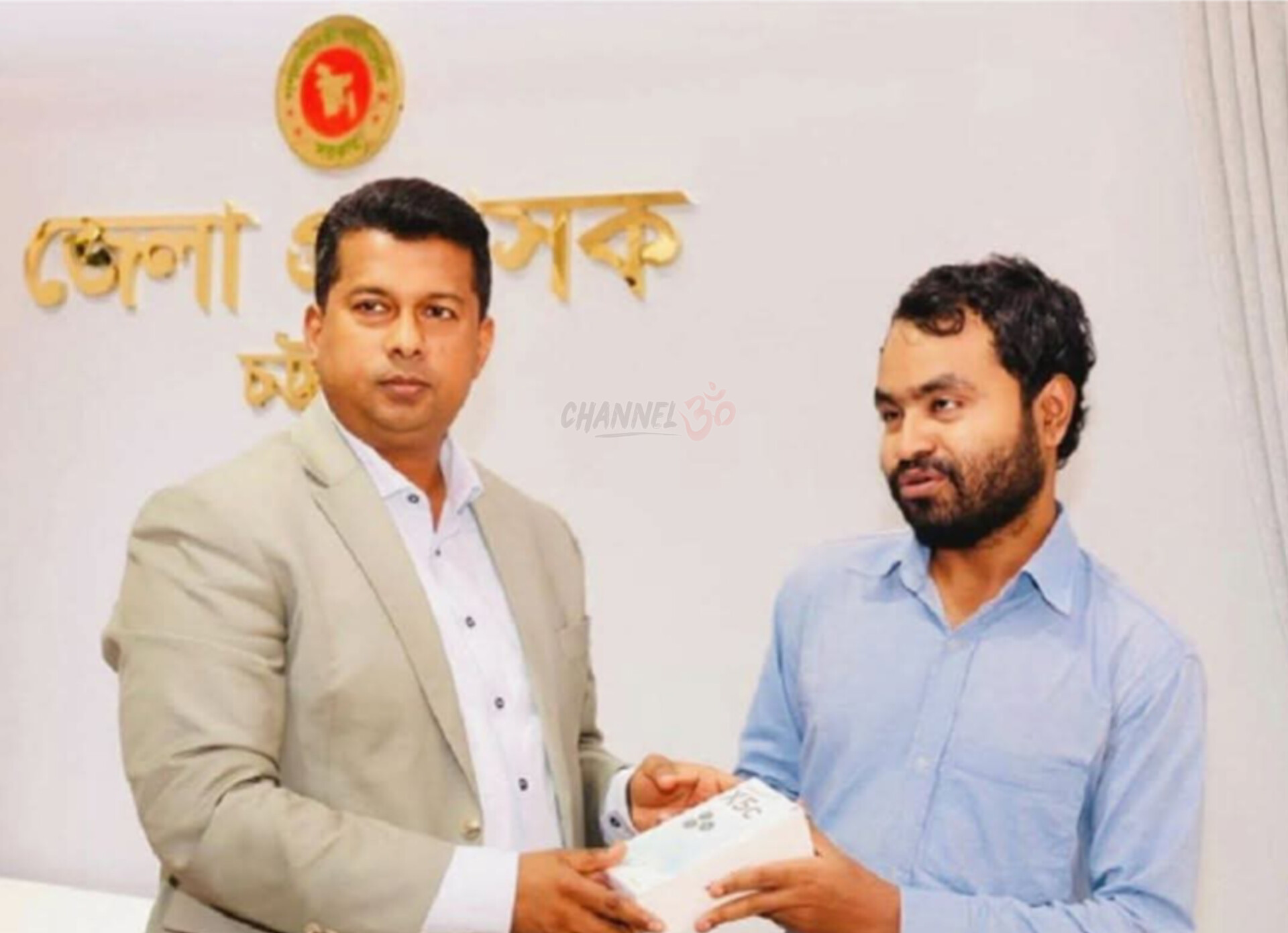 দৃষ্টিপ্রতিবন্ধী আকাশ প্রযুক্তির ছোঁয়ায় আলোকিত হবে: চট্টগ্রাম জেলা প্রশাসক