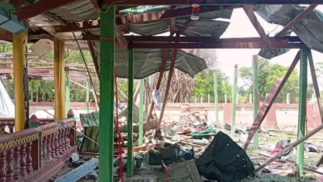 মিয়ানমারে বৌদ্ধ মন্দিরে বিমান হামলা, ৩ নারীসহ নিহত ১৪